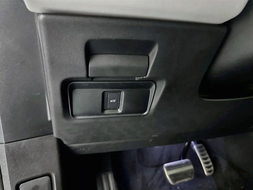 New 2026 Fuji White Land Rover Hoxton Edition image 10