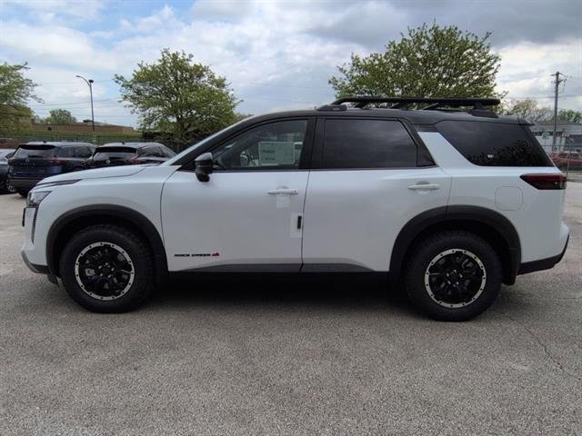 New 2026 Everest White Pearl TriCoat / Super Black Two-tone Nissan Rock Creek® image 2