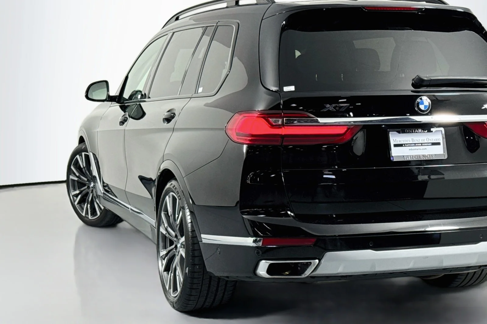 Used 2022 Jet Black BMW xDrive40i image 16