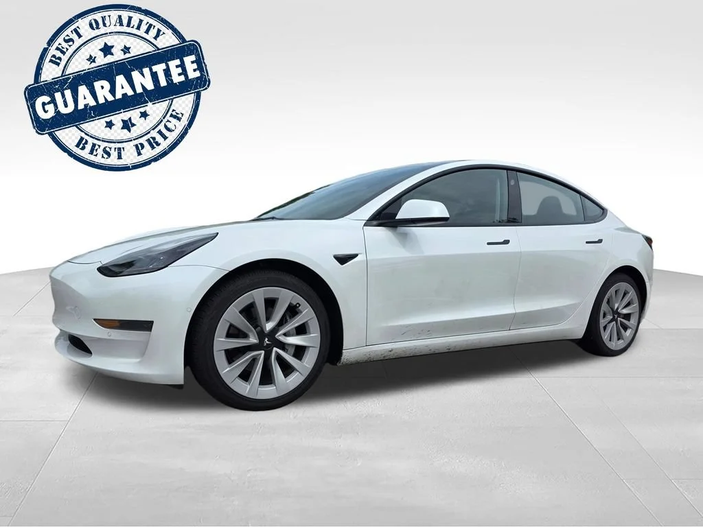 Used 2022  Tesla RWD image 2