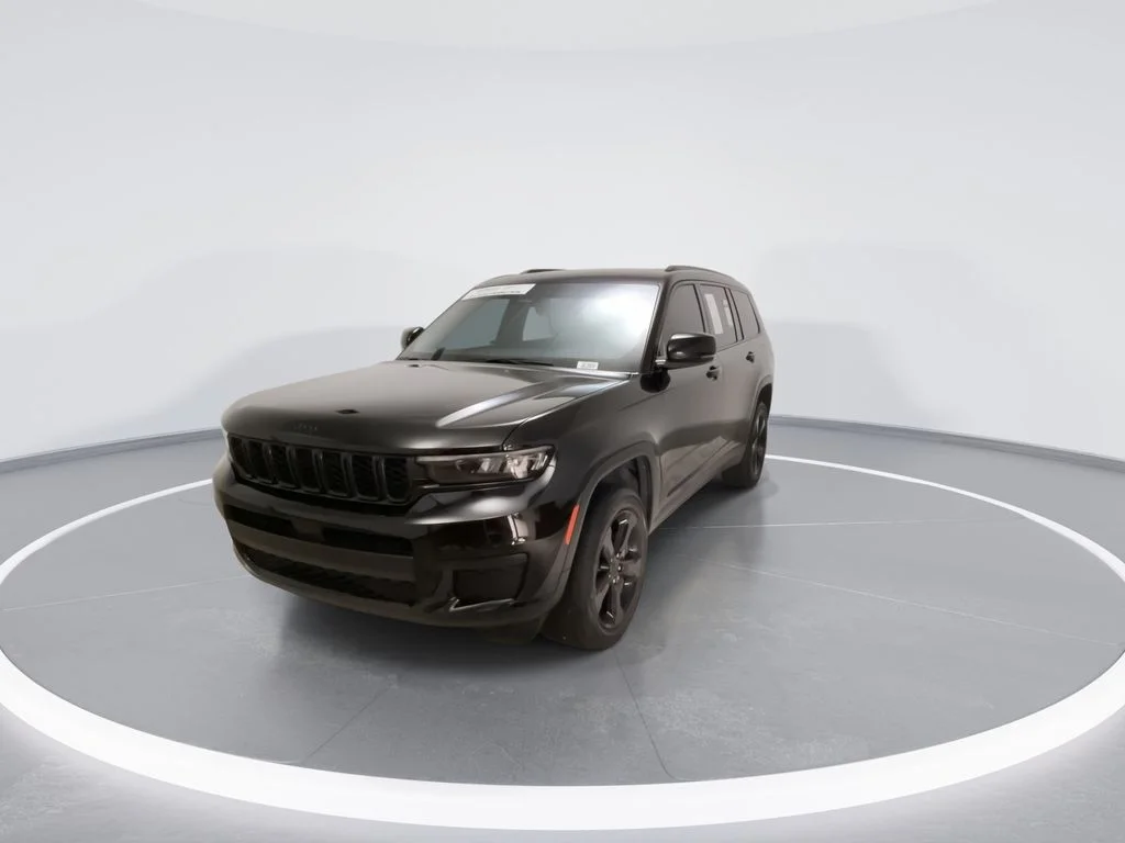 Used 2025 Black Jeep Altitude X image 4