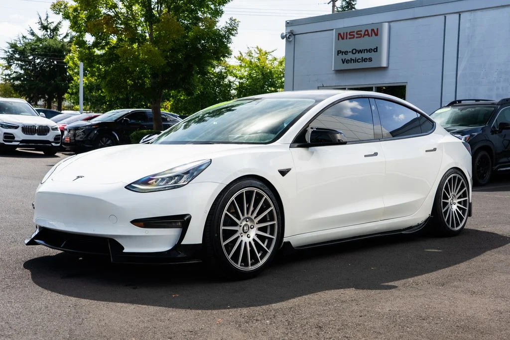 Used 2022 White Tesla Long Range image 3