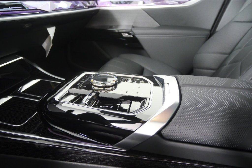 New 2026 Black Sapphire Metallic BMW xDrive60 image 22