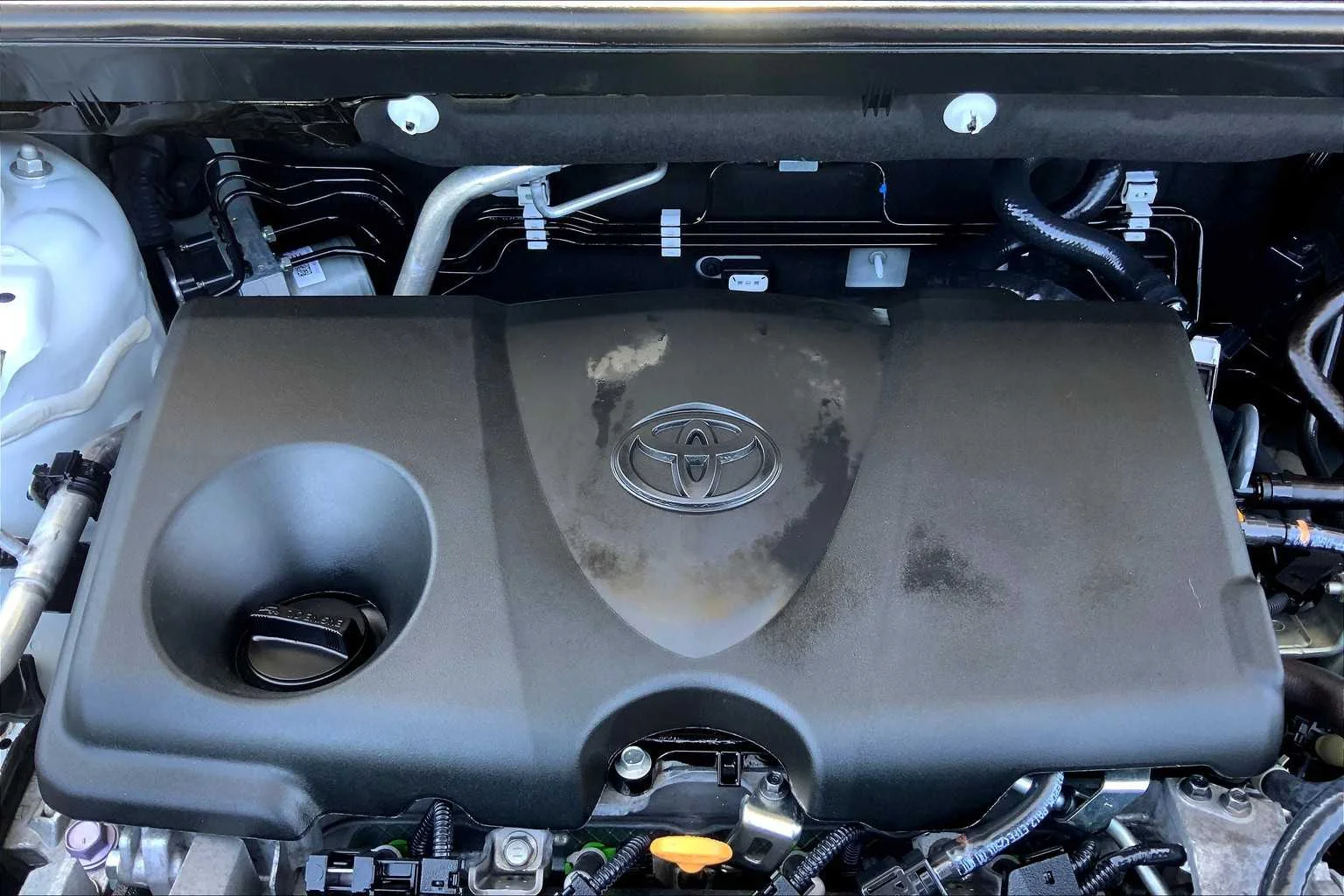 Used 2022 White Toyota XLE image 31