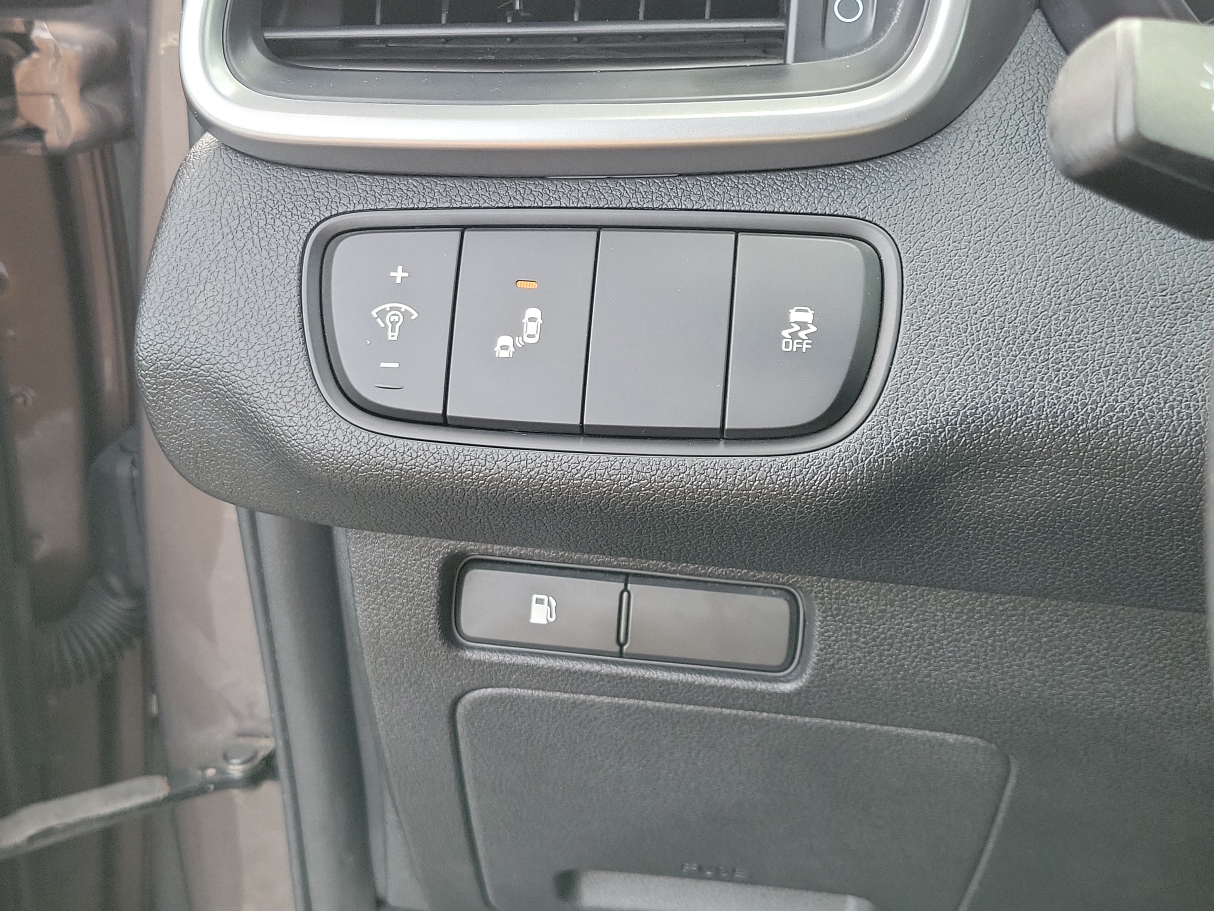Used 2020 Dragon Brown Kia LX image 25