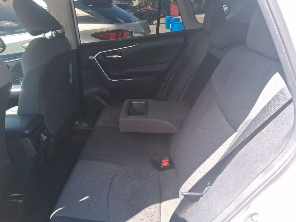 Used 2020 White Toyota XLE image 16
