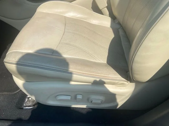 Used 2017 White INFINITI Base image 8