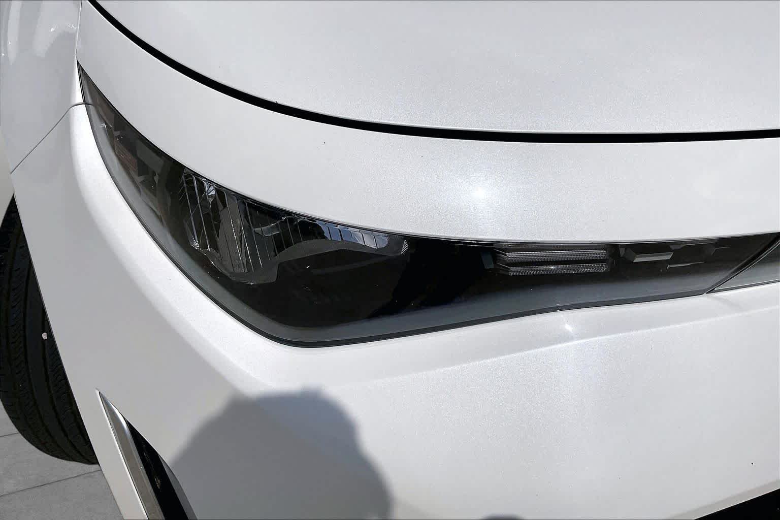Used 2023 Snow White Pearl Kia LX image 26