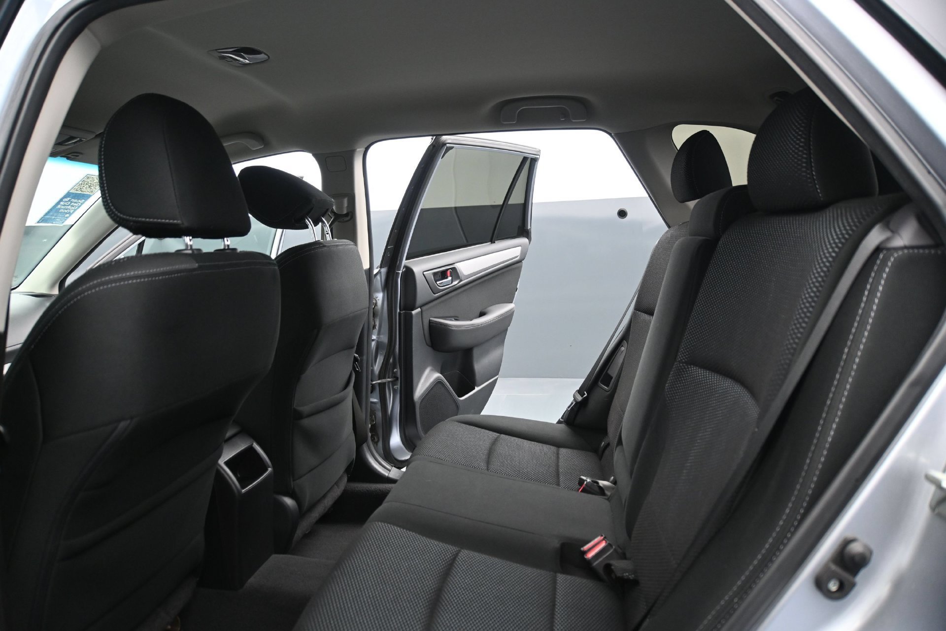 Used 2015 Ice Silver Metallic Subaru 2.5i Premium image 17