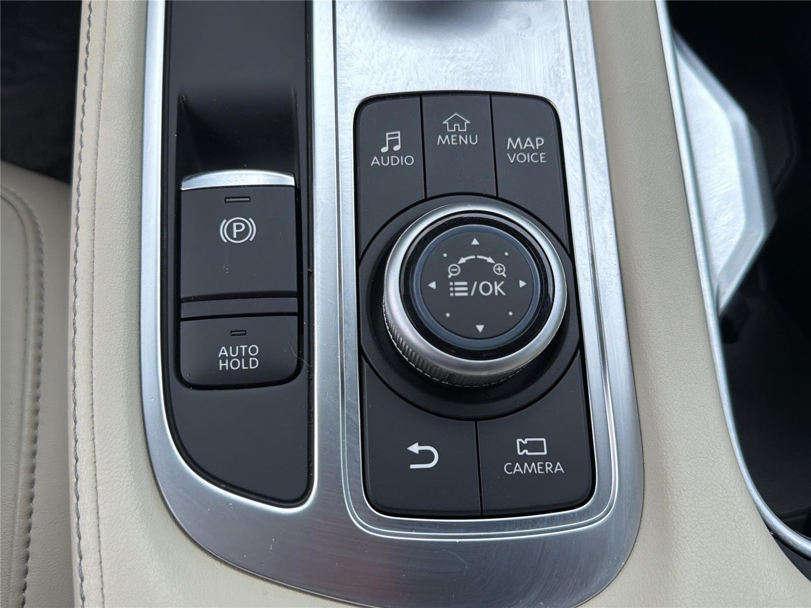 Certified Used 2024 Mineral Black INFINITI LUXE image 18