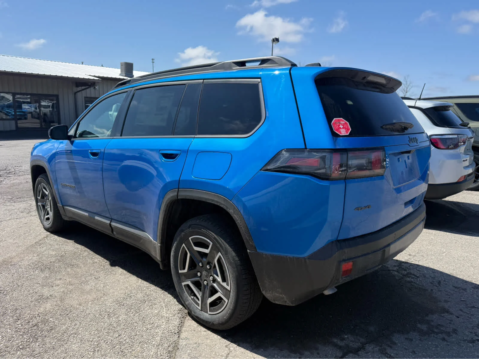 New 2026 Hydro Blue Pearl-Coat Exterior Paint Jeep Limited image 2