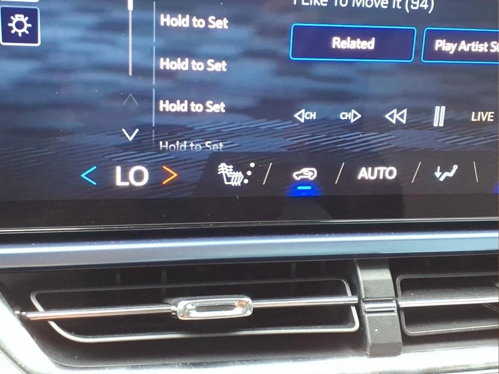 Used 2025 White Chevrolet LT image 7