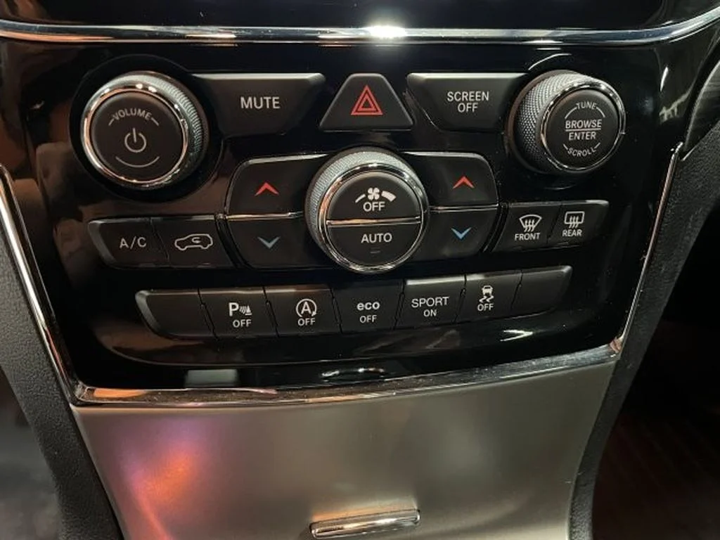 Used 2021 Velvet Red Pearlcoat Jeep Laredo X image 14