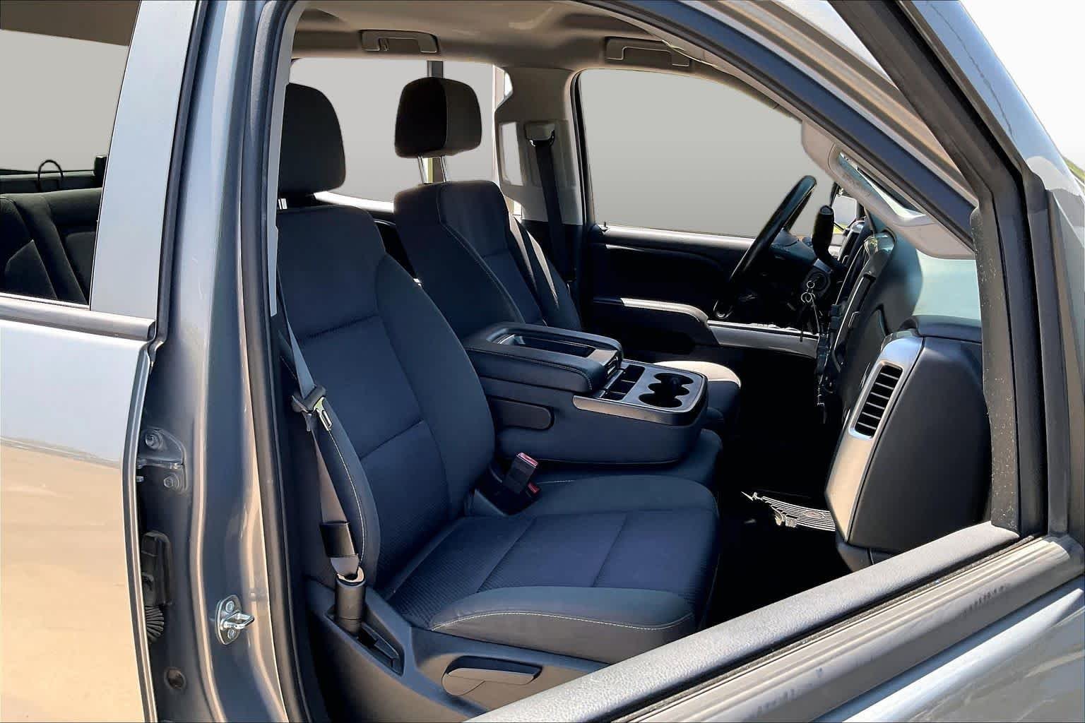 Used 2017 Pepperdust Metallic Chevrolet LT image 9