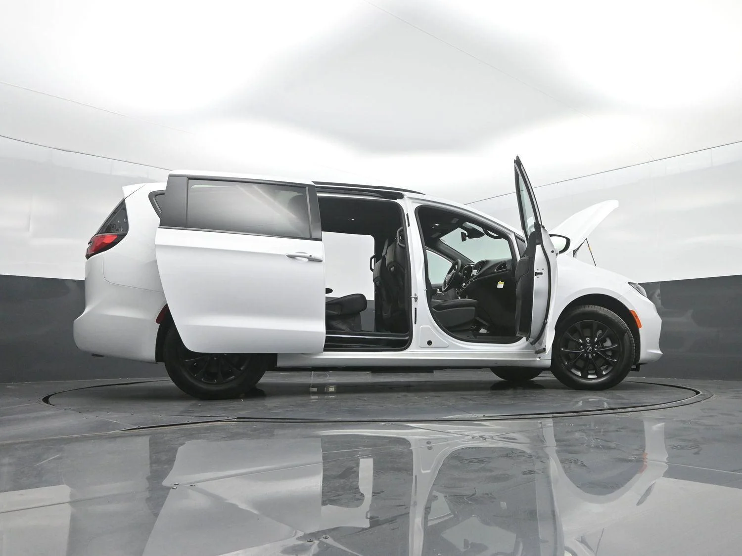 New 2026 Bright White Clear-Coat Exterior Paint Chrysler Select image 52