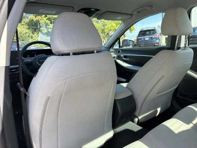 Used 2025 White Hyundai SEL image 35