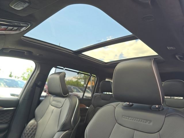 New 2026 Bright White Clear-Coat Exterior Paint Jeep Summit image 8