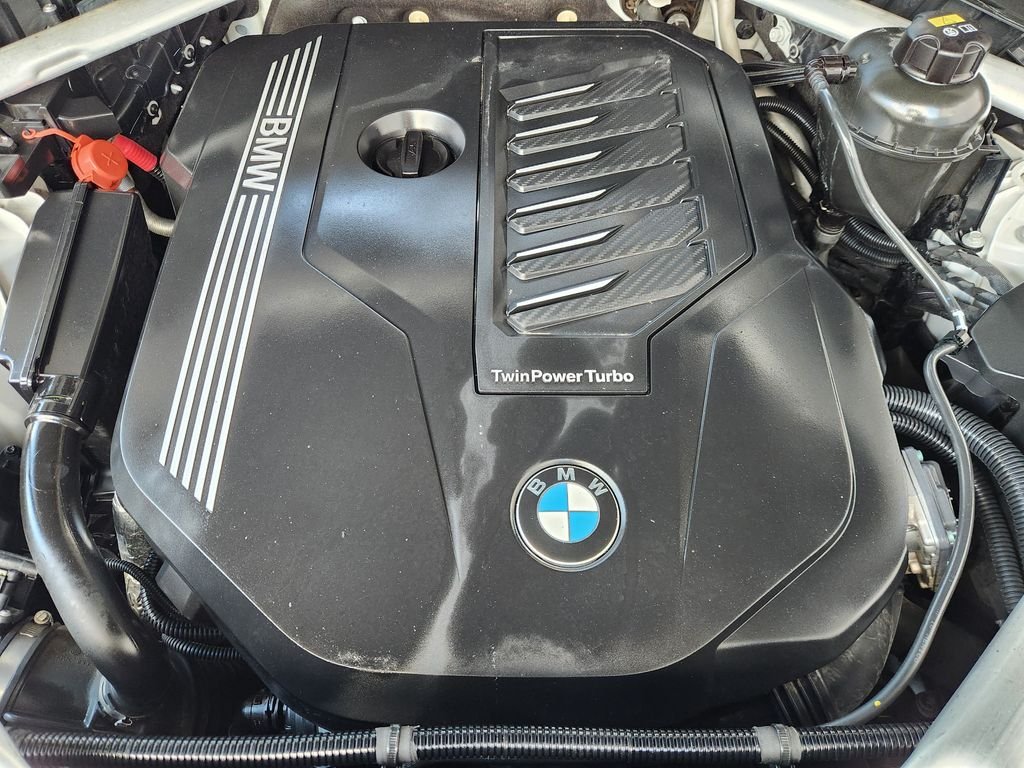 Used 2019 White Metallic BMW xDrive40i image 32