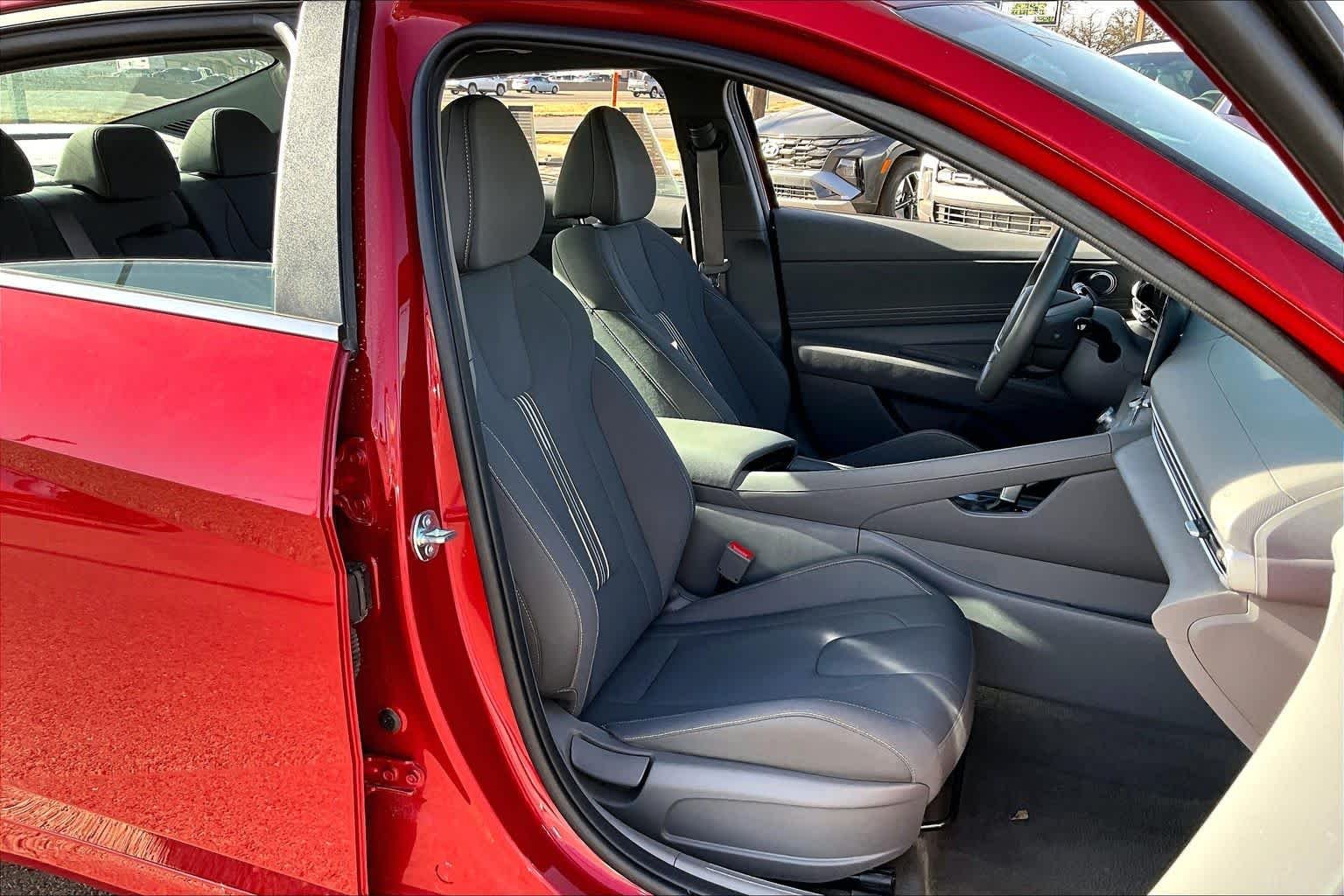 Used 2025 Ultimate Red Hyundai SEL Convenience image 9