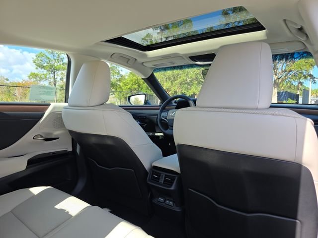 2025 Lexus ES 350 - Photo 12
