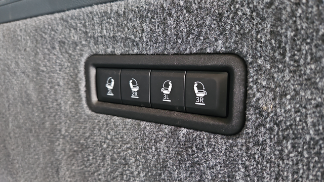 Used 2022 Diamond Black Crystal Pearlcoat Jeep Series II image 30
