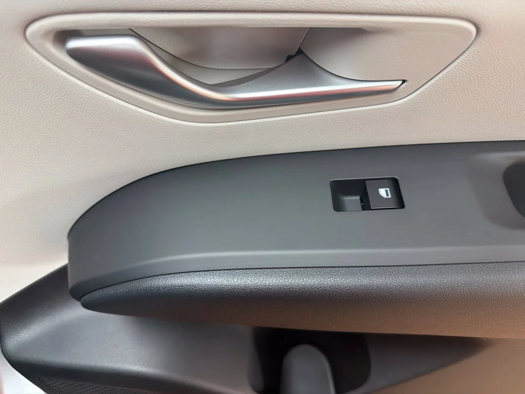 New 2026 Shimmering Silver Hyundai SEL Convenience image 14
