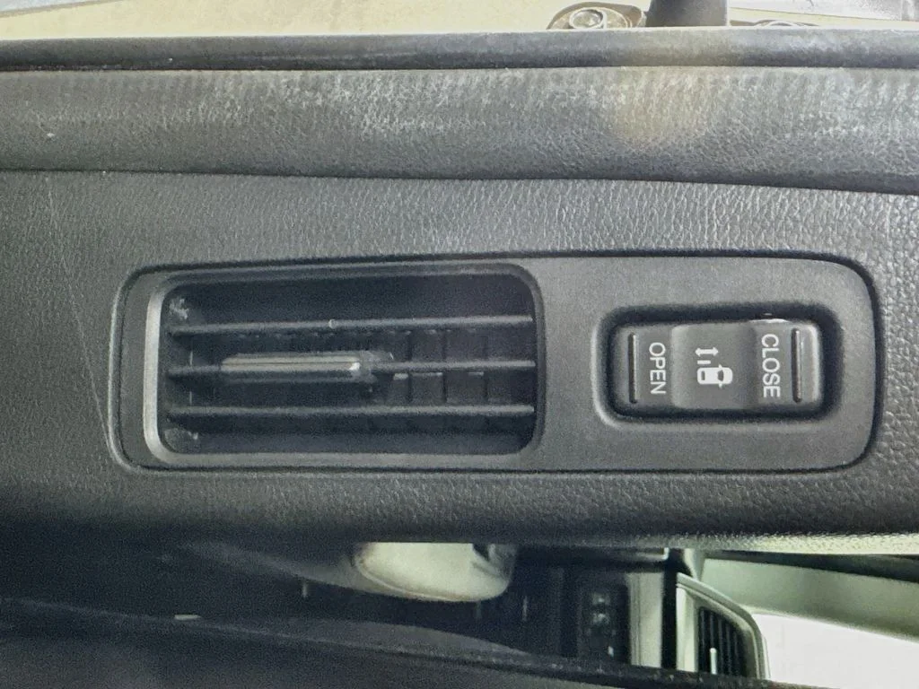 Used 2018 Silver Honda Touring image 31