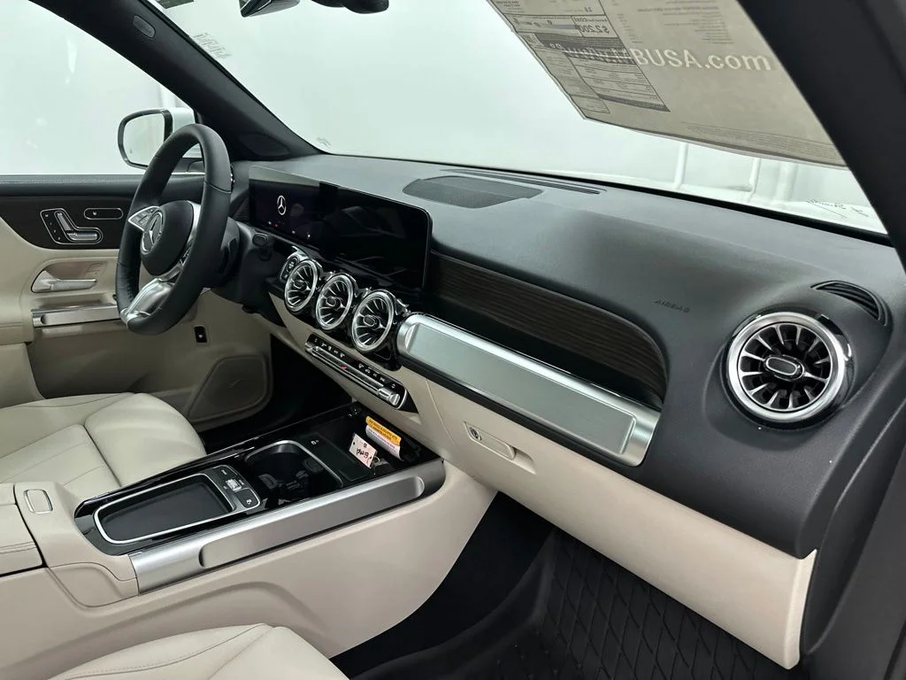 New 2026 White Mercedes-Benz GLB 250 image 24