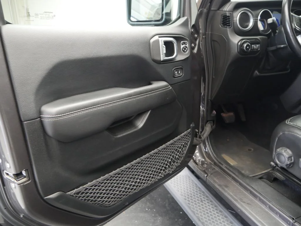 Used 2018 Crystal Metallic Jeep Unlimited Sahara image 14