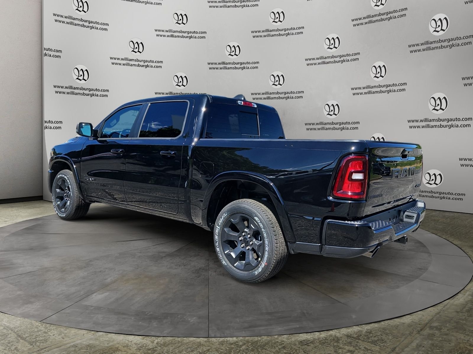 New 2026 Diamond Black Crystal Pearl-Coat Exterior Paint RAM Big Horn/Lone Star image 3