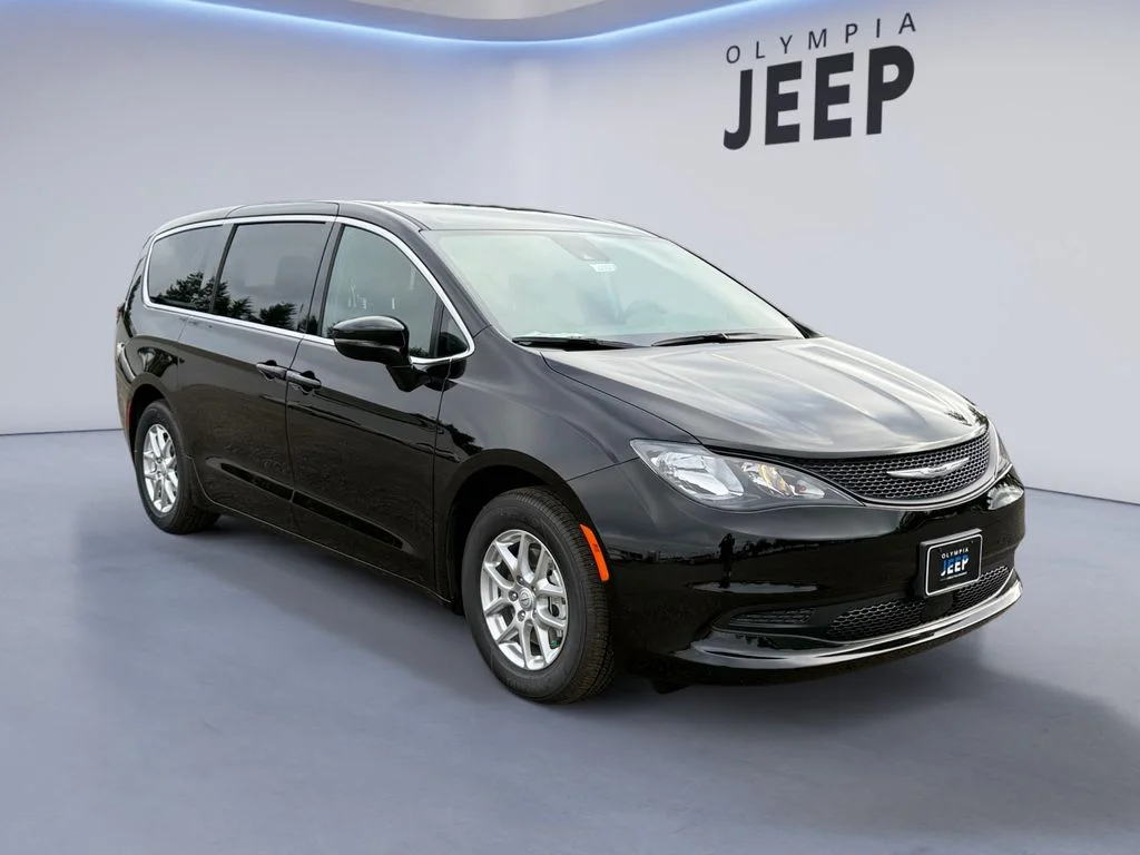 2025 Chrysler Voyager LX - Photo 8