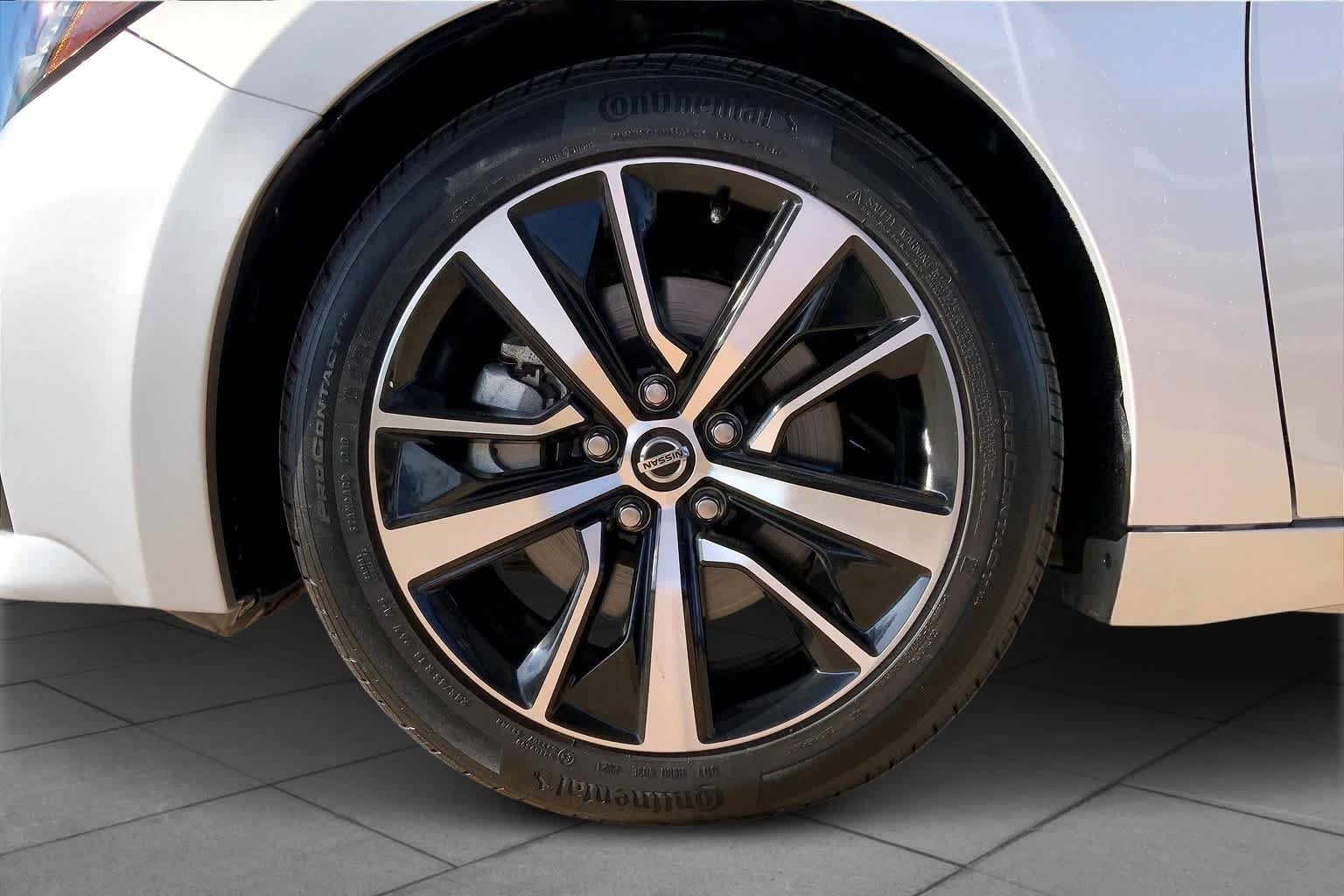 Used 2022 Brilliant Silver Metallic Nissan SV image 11