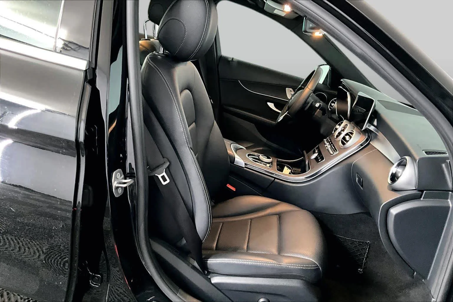 Used 2021 Black Mercedes-Benz C 300 image 8