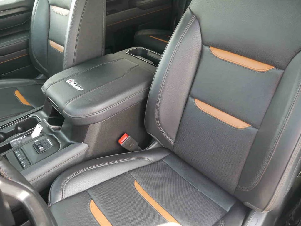 Used 2025 White GMC AT4 image 38