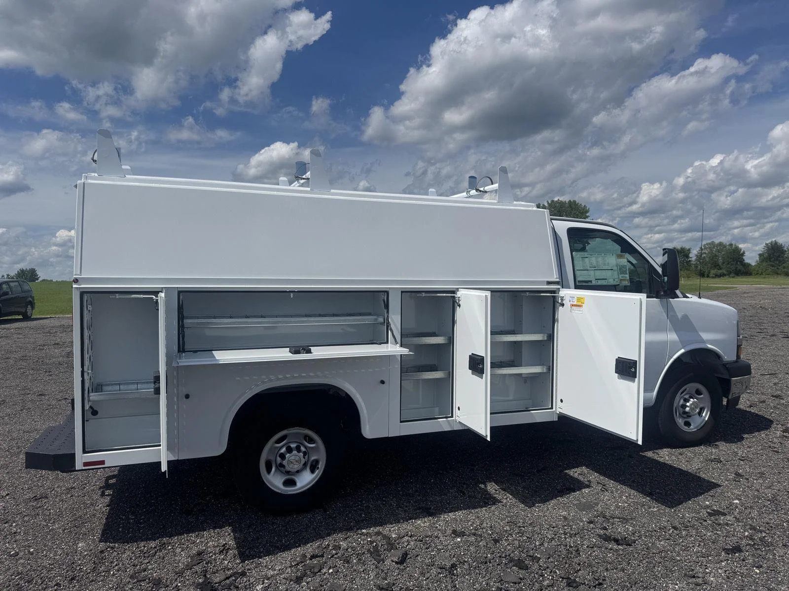 New 2026 Summit White Chevrolet 1WT image 9
