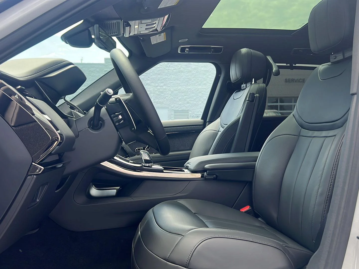 New 2026 Fuji White Land Rover Dynamic SE image 22