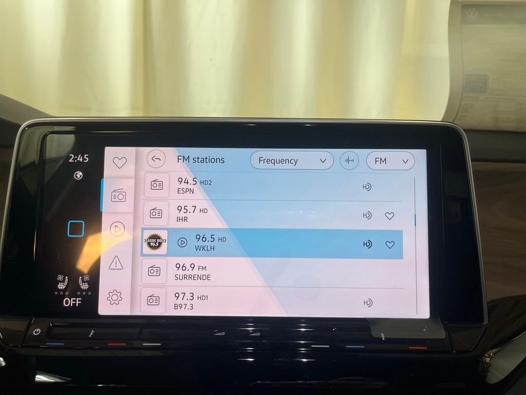 New 2026 Silver Volkswagen 2.0T SE w/Technology image 16