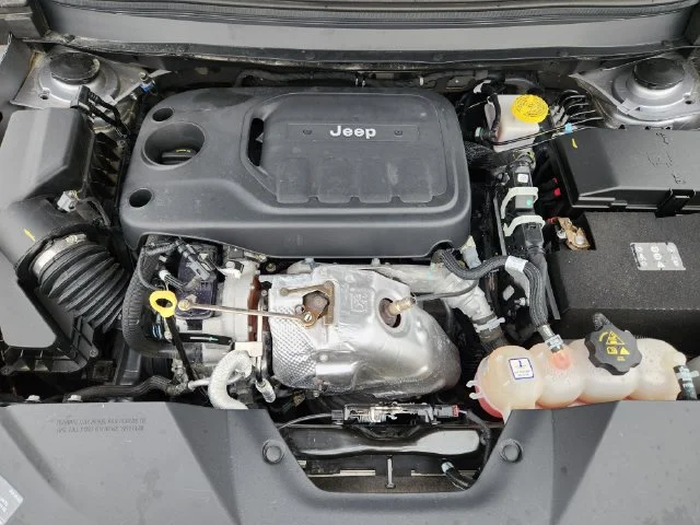 Used 2020 Silver Jeep Trailhawk image 31