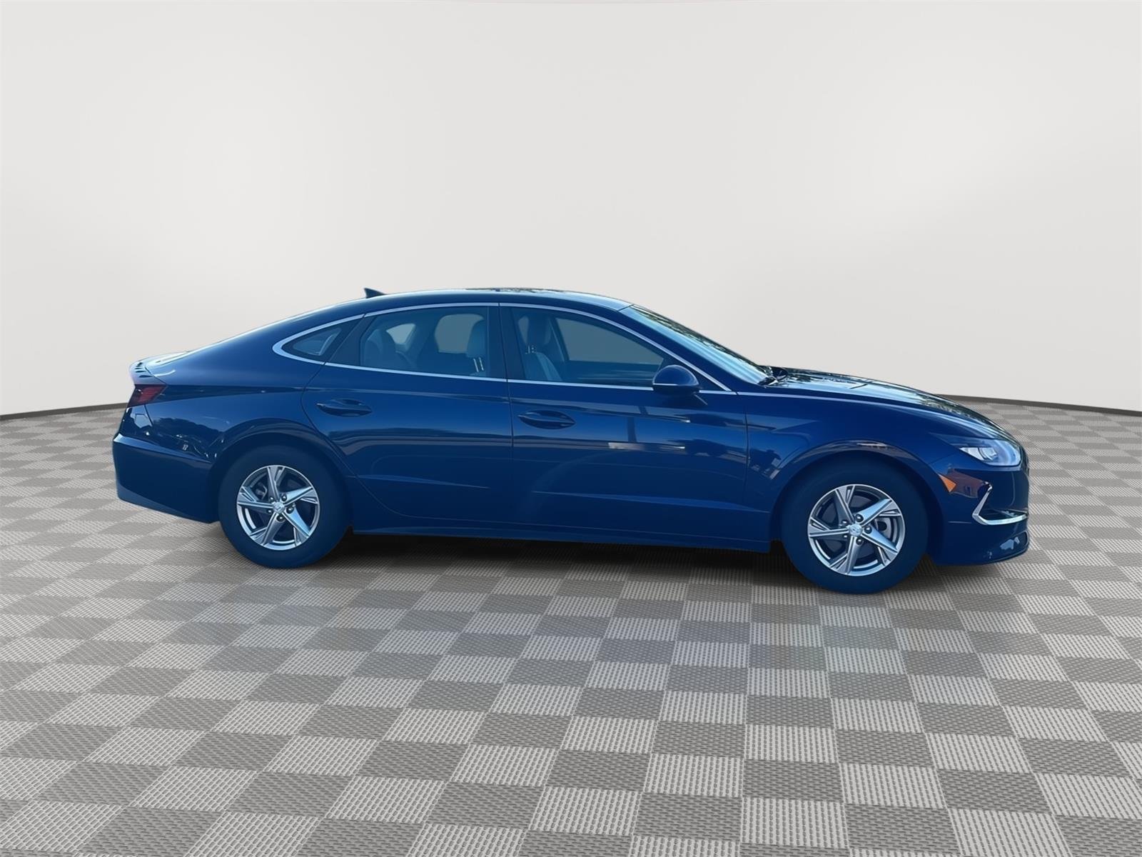 Used 2022 Stormy Sea Hyundai SE image 4