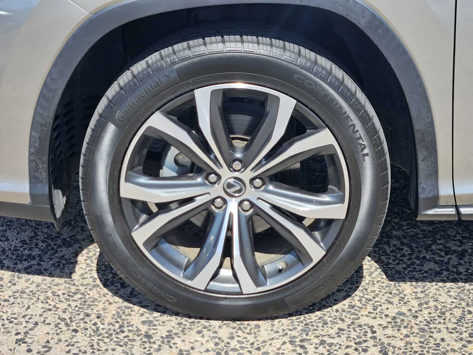 Used 2019 Atomic Silver Lexus  image 7