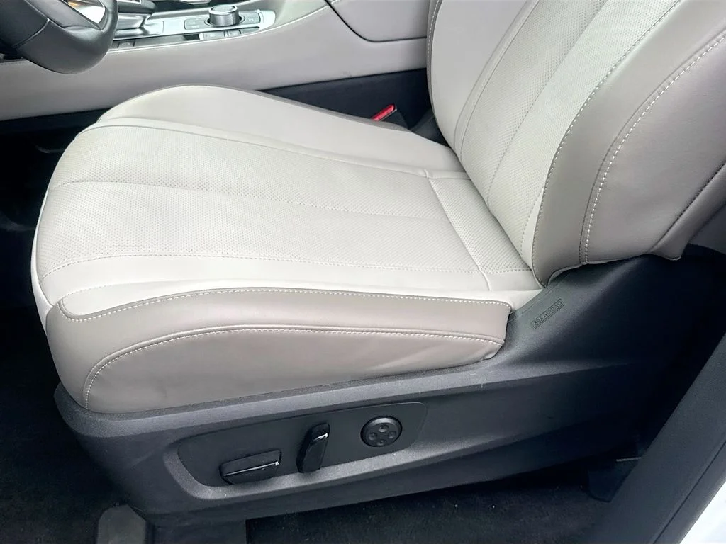 Certified Used 2026 White INFINITI LUXE image 21