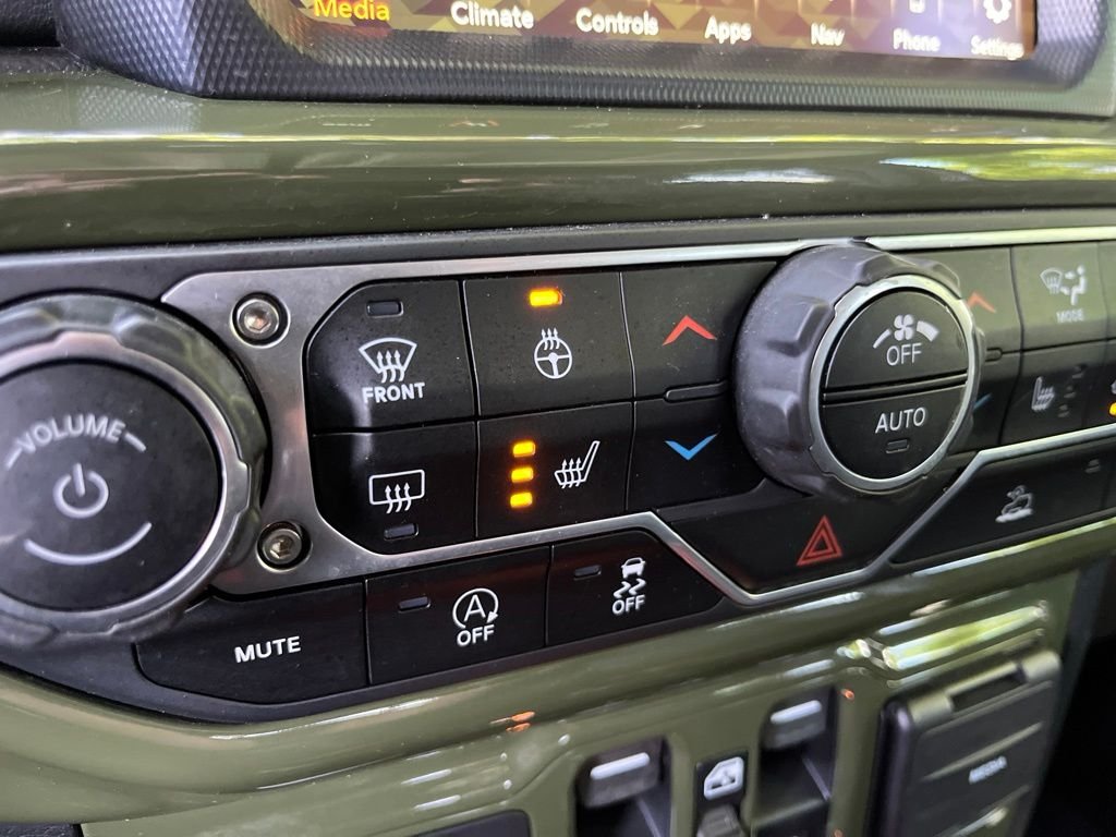 Used 2021 Green Clearcoat Jeep Overland image 41