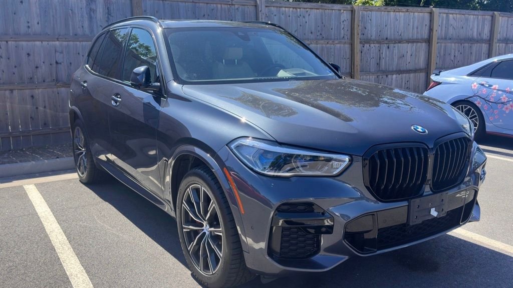 Used 2022 Arctic Gray Metallic BMW xDrive40i image 1