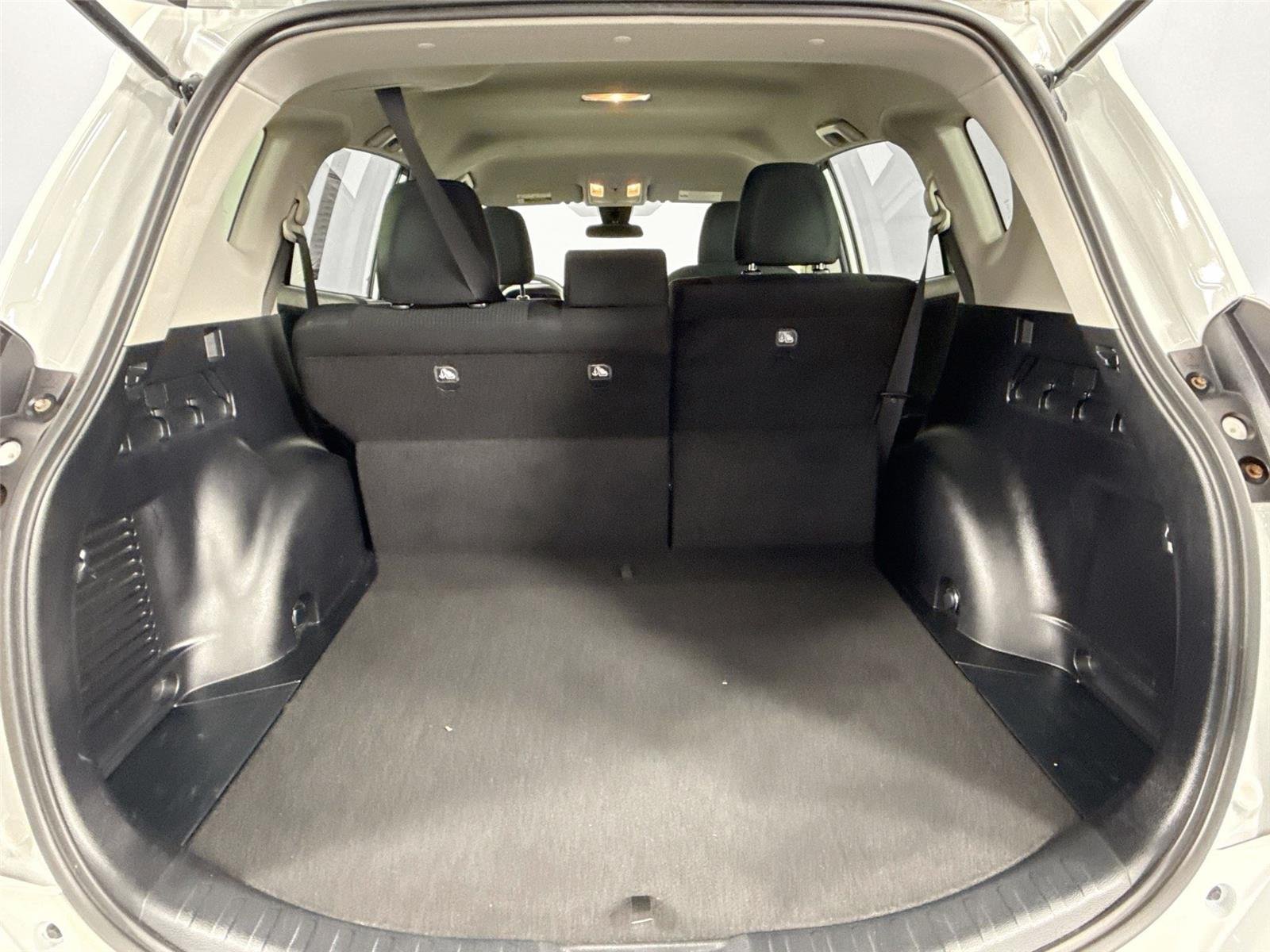 Used 2018 Super White Toyota LE image 33
