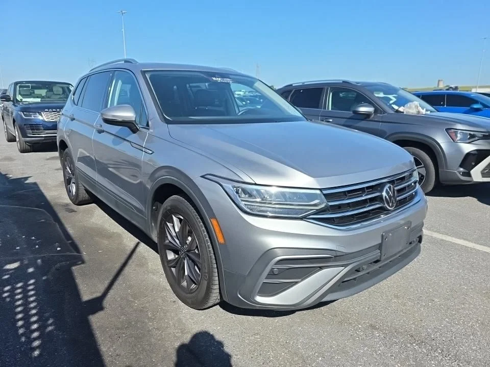 Used 2022 Silver Volkswagen 2.0T SE image 1
