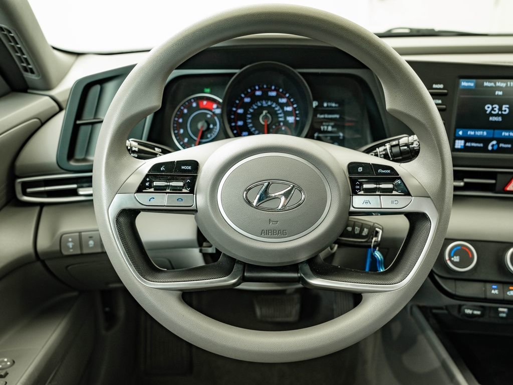 Used 2021 Quartz White Hyundai SE image 38