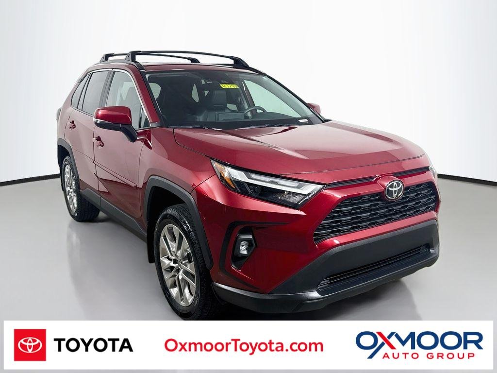 Used 2025 Ruby Flare Pearl Toyota XLE Premium image 1