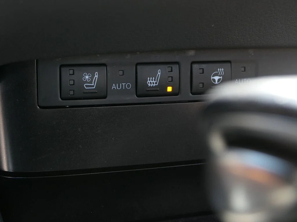 Used 2023 Silver Lexus 300h image 23
