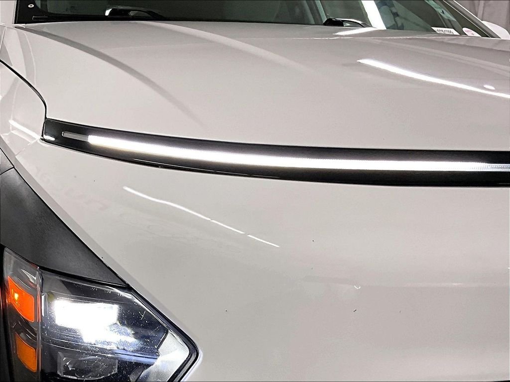 Used 2024 White Hyundai SEL image 32