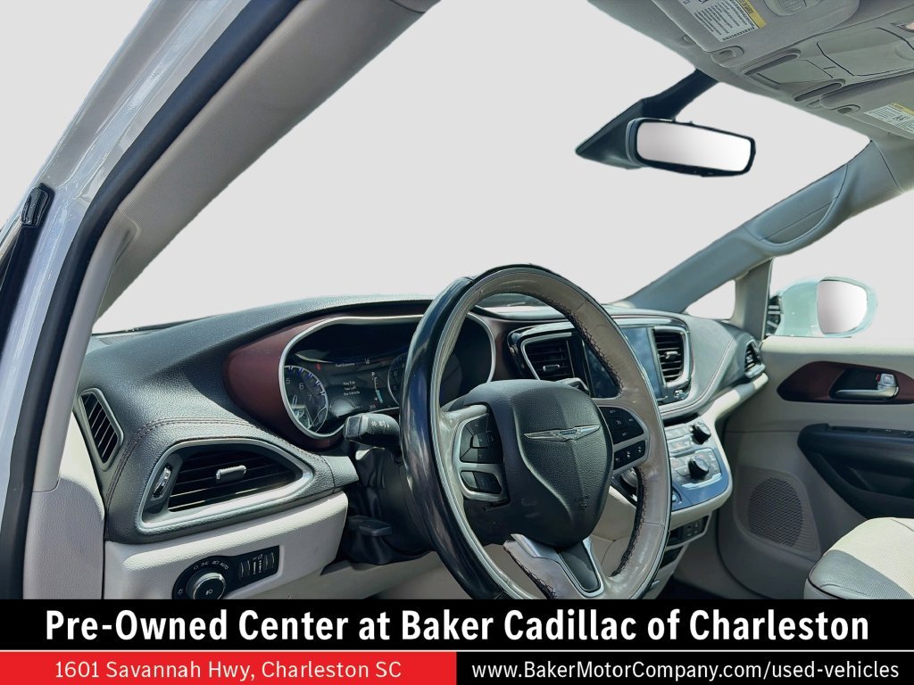 Used 2018 White Chrysler Limited image 9